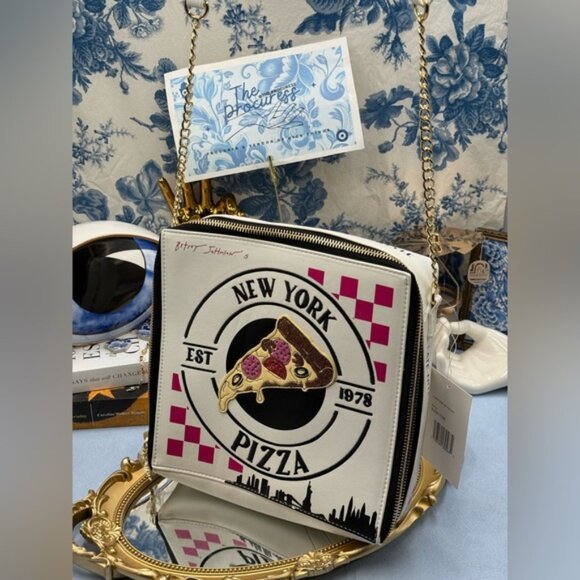 🆕 BETSEY JOHNSON 🧿 NWT A Matter Of Crust Novelty NYC Pizzabox Crossbody Bag - Picture 2 of 16